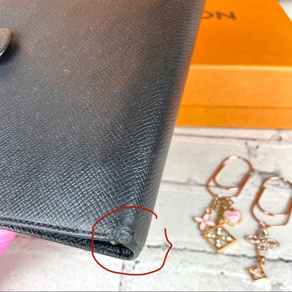 Louis Vuitton MM SIZE black taiga leather agenda planner with paper clips - Picture 10 of 15